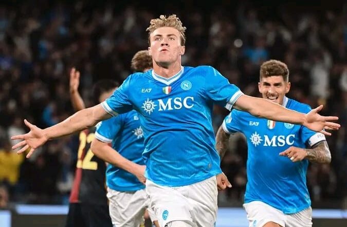 من جحيم “أولد ترافورد” إلى مجد “بارتينوبي”: راسموس هويلوند يشتعل خارج أسوار مانشستر!